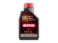 Czarna butelka oleju silnikowego Motul 8100 Power 5W-30 z czerwonym korkiem.