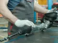 Stuki w kierownicy? Sprawdź luz na maglownicy w 5 min!