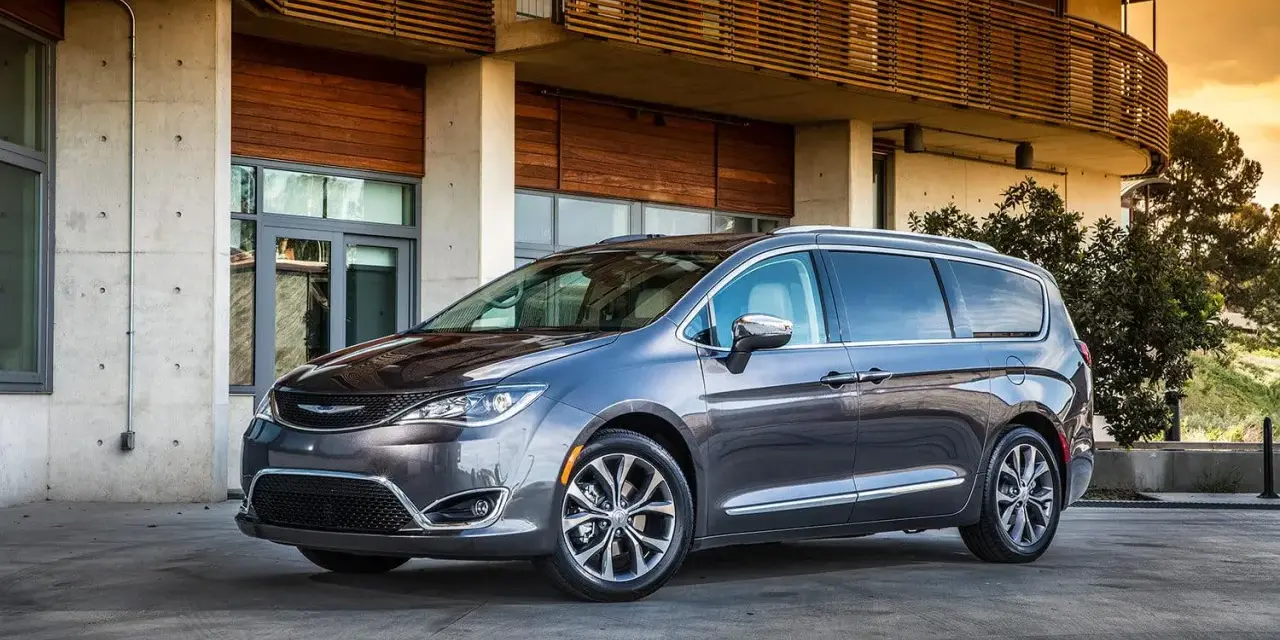 Chrysler Pacifica: Jaki silnik wybrać? Benzyna 3.6 V6 czy hybryda PHEV?