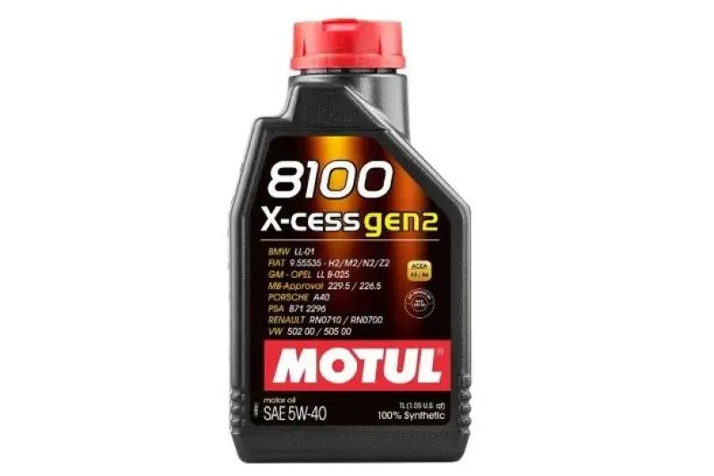 Butelka oleju silnikowego Motul 8100 X-cess gen2 SAE 5W-40.