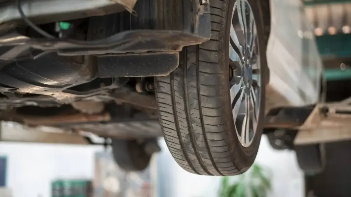 Luzy na maglownicy: objawy, test, naprawa. Czy Twoje auto jest bezpieczne?