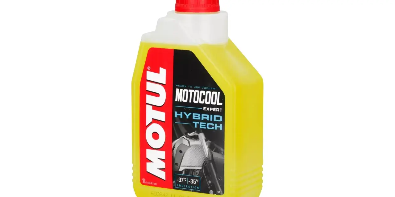 Motul Motocool Expert: Jak wybrać i dbać o chłodzenie motocykla?