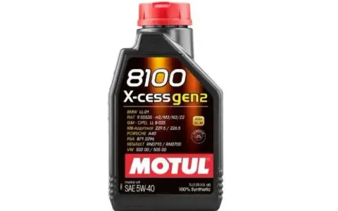 Butelka oleju silnikowego Motul 8100 X-cess gen2 SAE 5W-40.