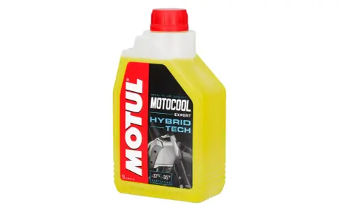 Motul Motocool Expert: Jak wybrać i dbać o chłodzenie motocykla?