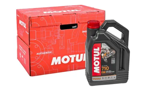 Motul 710 2T: Syntetyk estrowy czy to olej dla Ciebie?