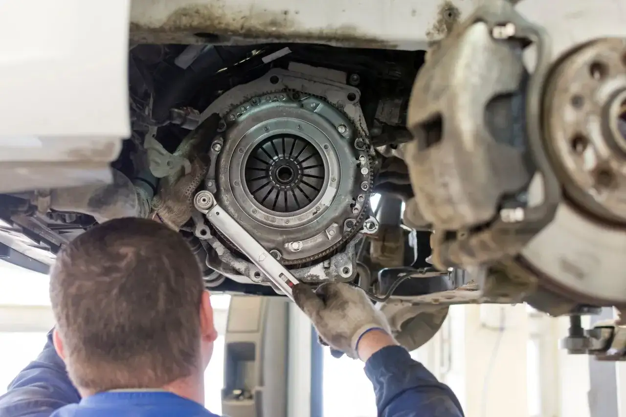 mechanik samochodowy naprawa sprzęgła
